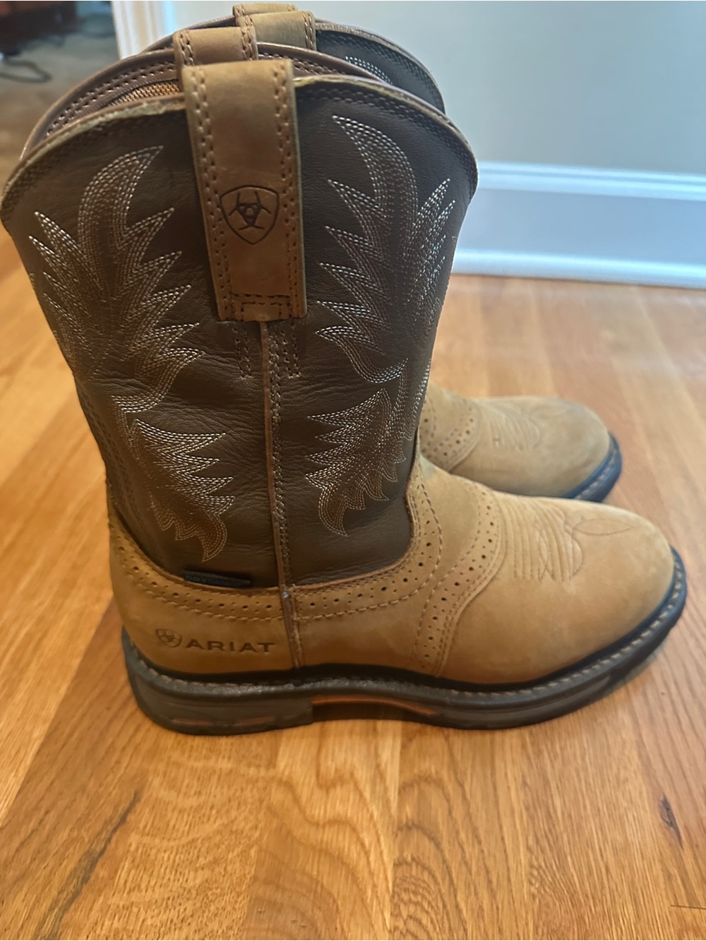 Ariat Work boots. Waterproof size 7.5